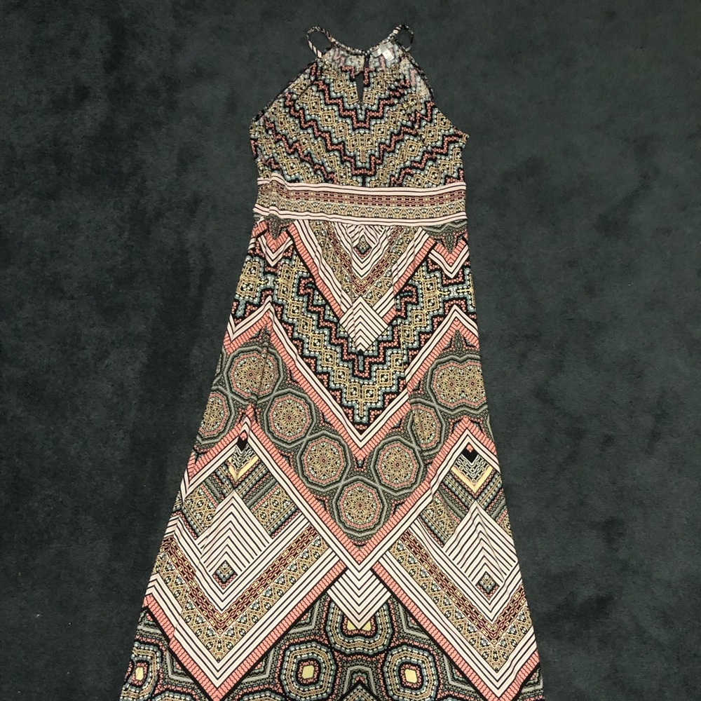Keyhole halter maxi dress